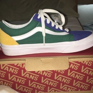 YACHT CLUB VANS